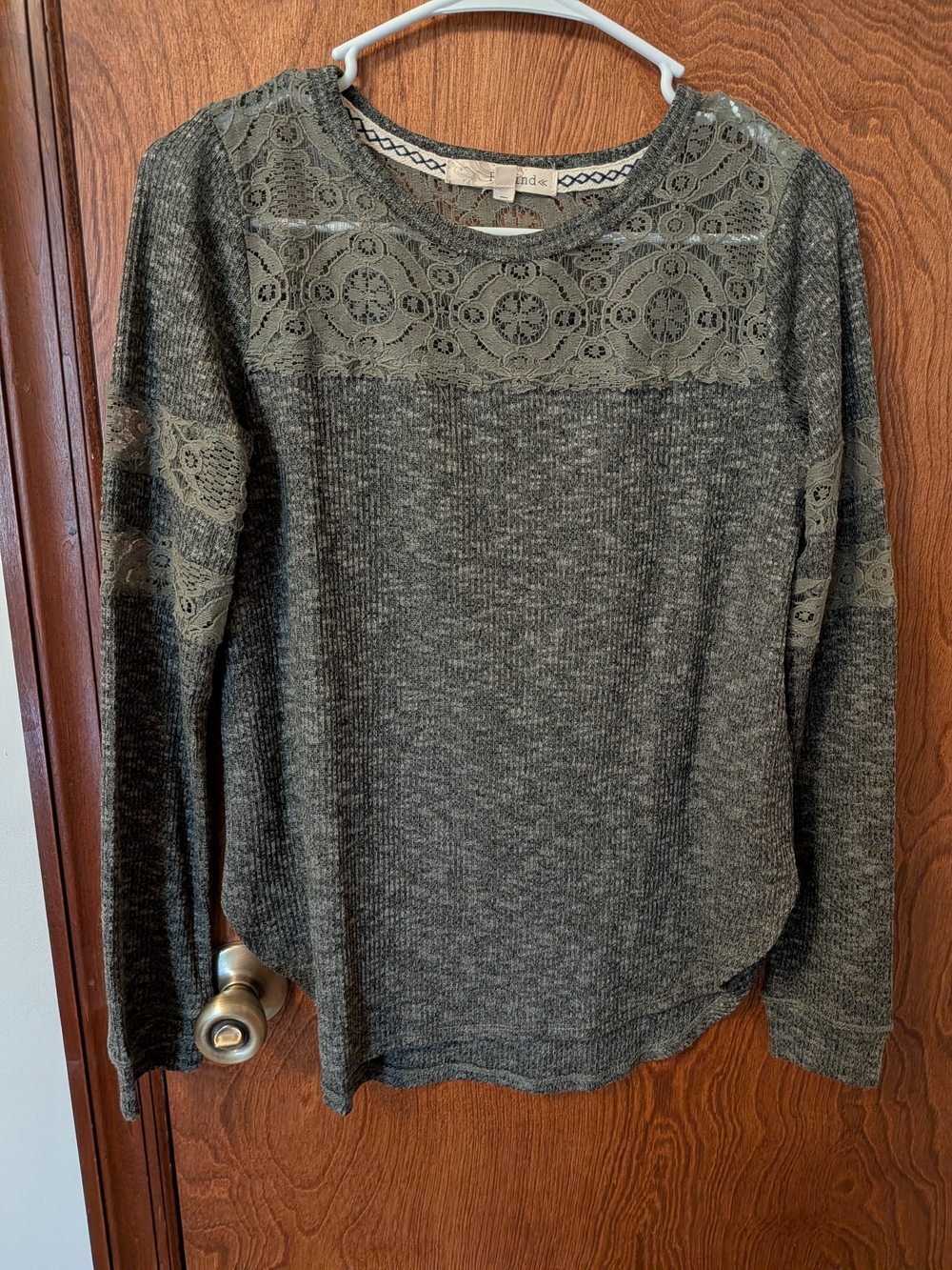 Women’s Lace Long Sleeve Top